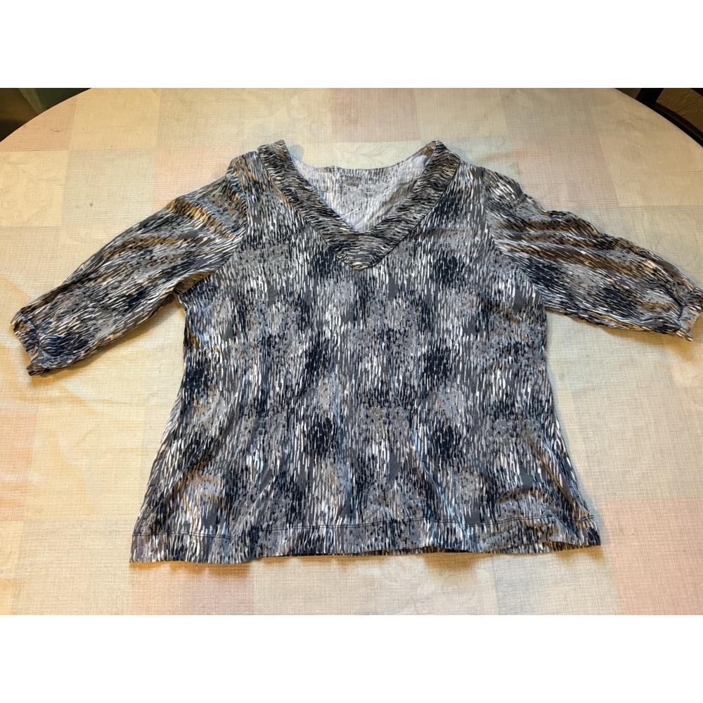 a.n.a. Woman 2X Gray Abstract Print V-Neck 3/4 Sleeve Blouse Plus Size—1